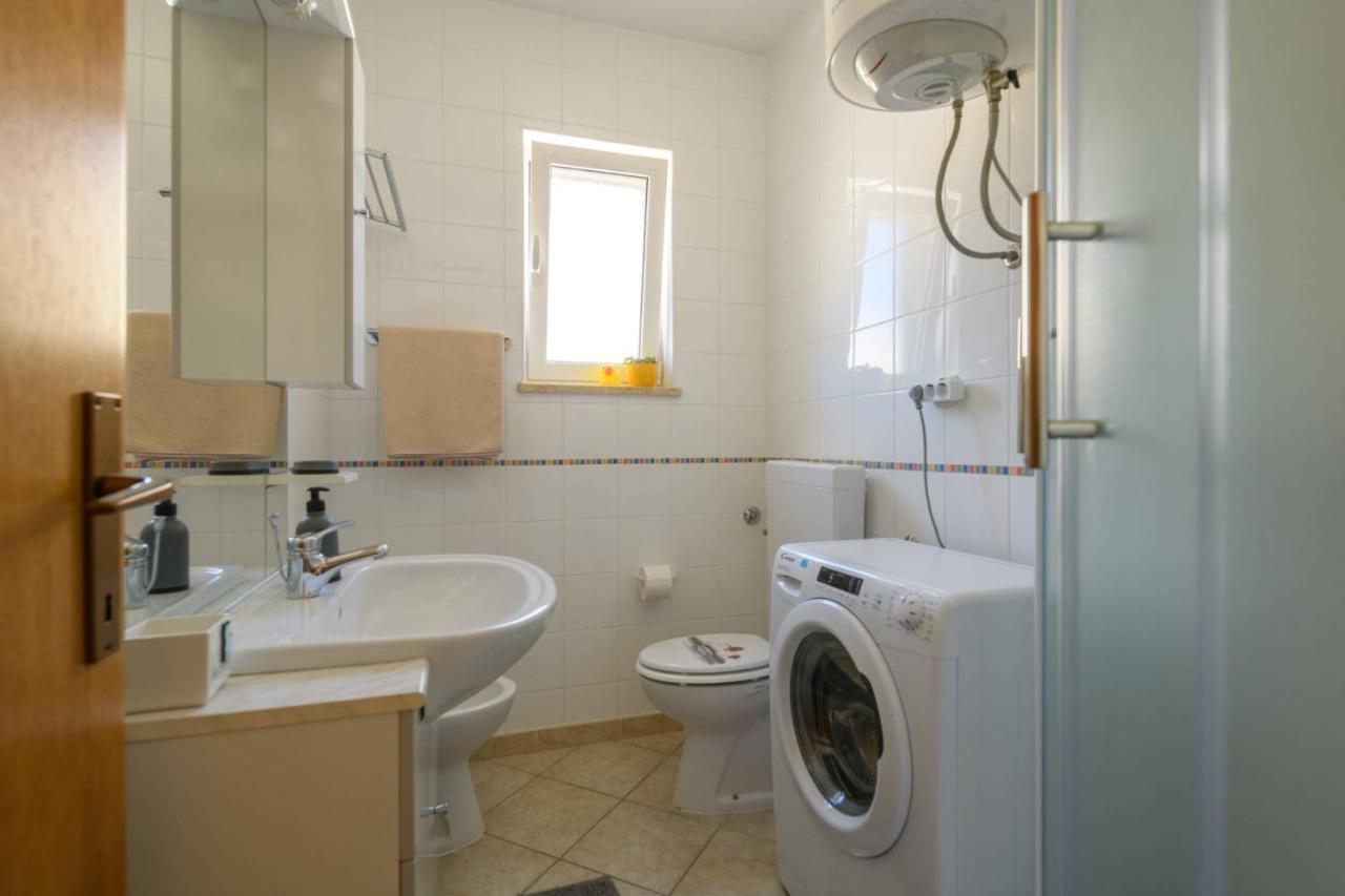 Apartment Sea Premantura Esterno foto