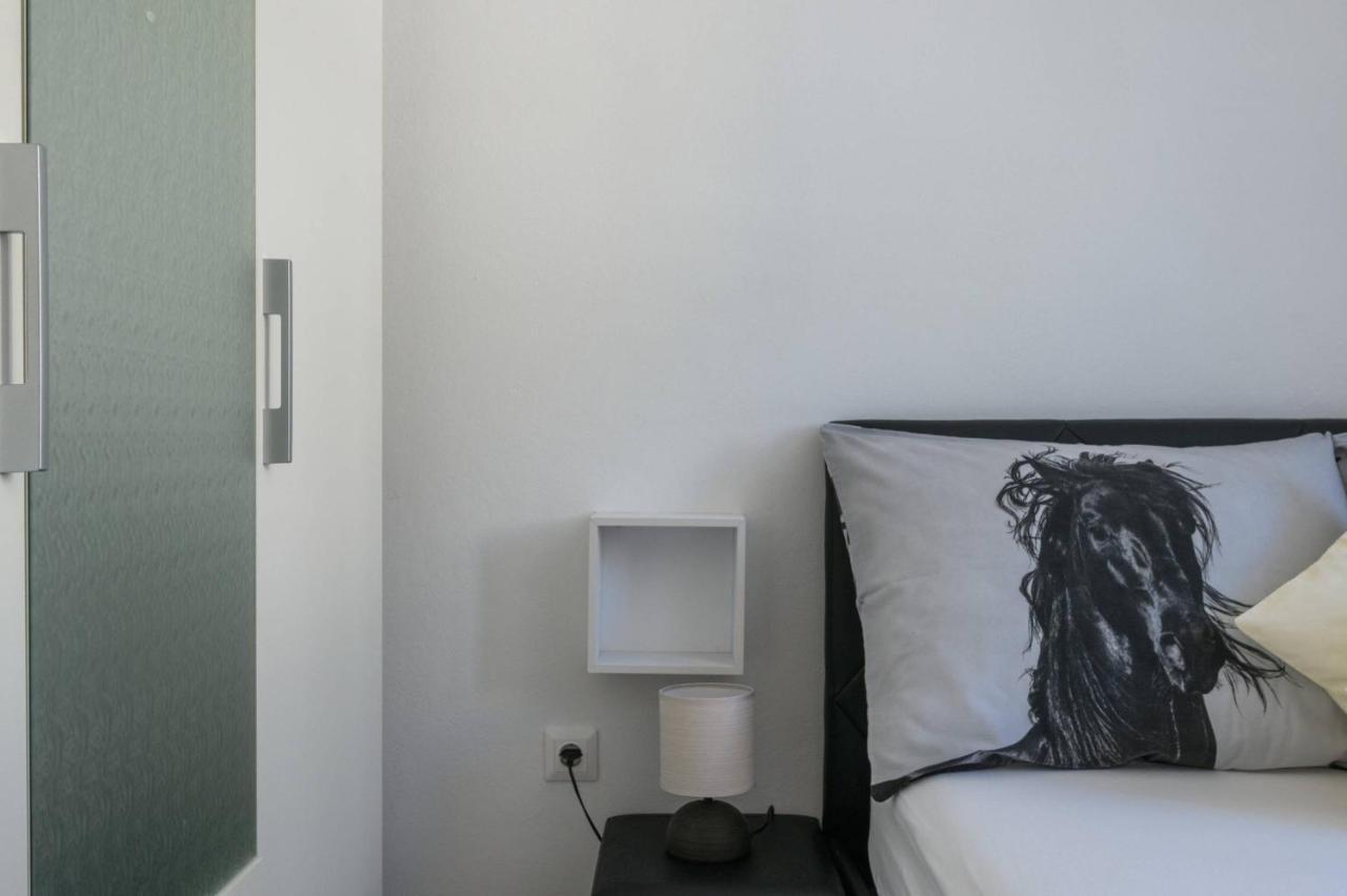 Apartment Sea Premantura Esterno foto
