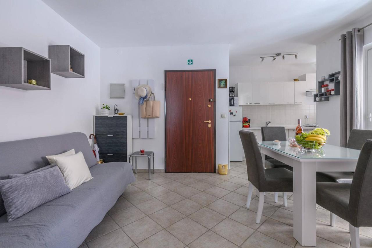 Apartment Sea Premantura Esterno foto