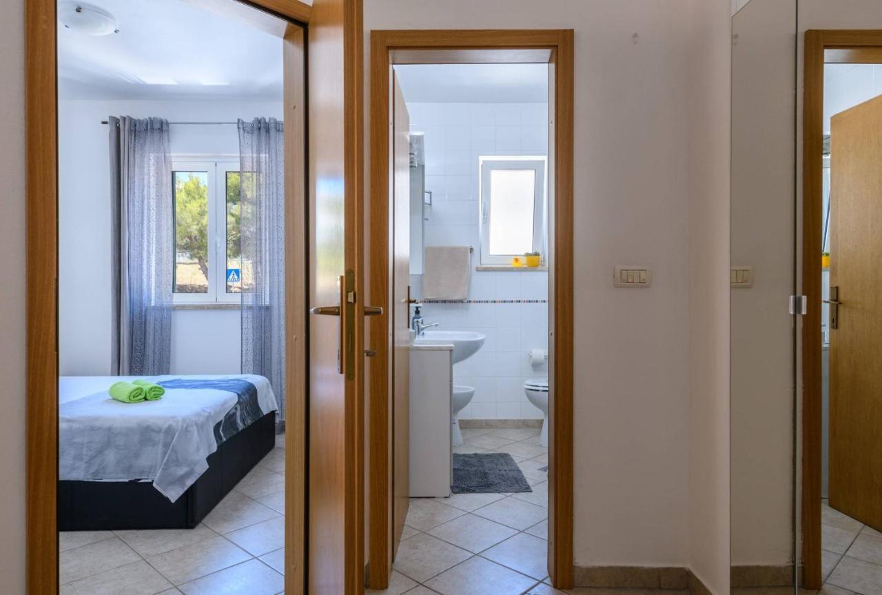 Apartment Sea Premantura Esterno foto