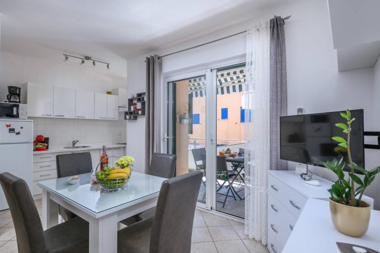 Apartment Sea Premantura Esterno foto